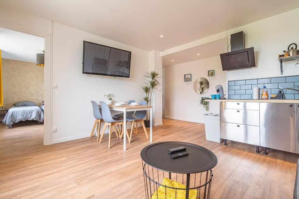 "Le Chaleureux" Appartement Pour 4 Personnes Isles-sur-Suippe Bagian luar foto